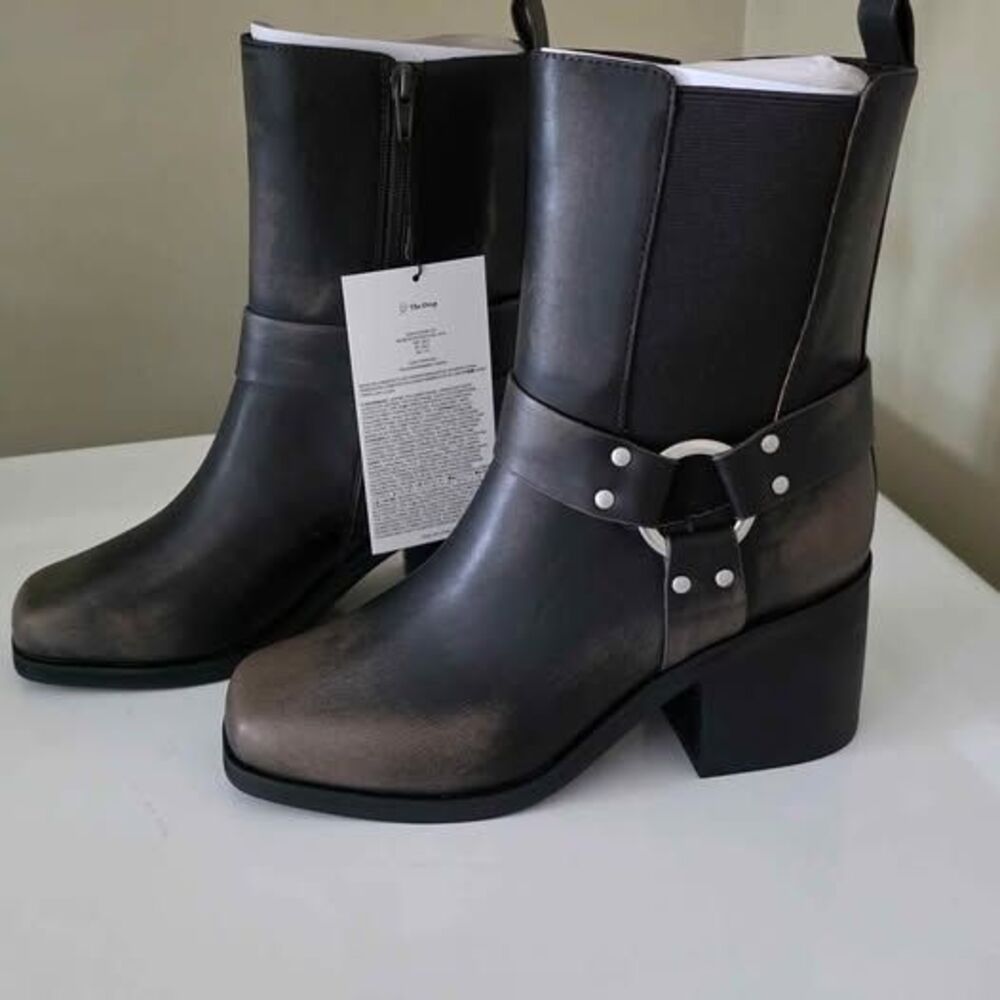 9.5 women's boots, new